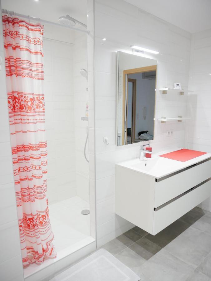 Superbe Appartement En Centre Ville Avec Terrasse โทนง-เลส์-แบงส์ ภายนอก รูปภาพ